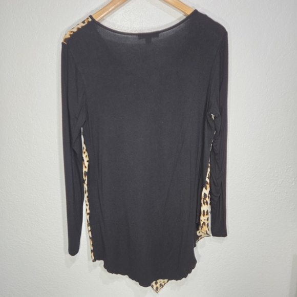 Harve Benard Medium Leopard Print Long Sleeve Asymmetrical Blouse - Picture 4 of 6